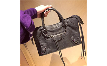 如何辨別巴黎世家包包的真假？